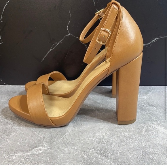 Derek Heart Heels Tan Size 6m - Picture 4 of 5